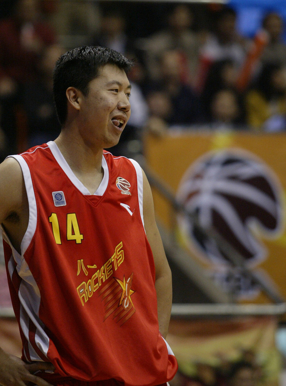华体会平台娱乐-王治郅：中国NBA第一人的坎坷与辉煌