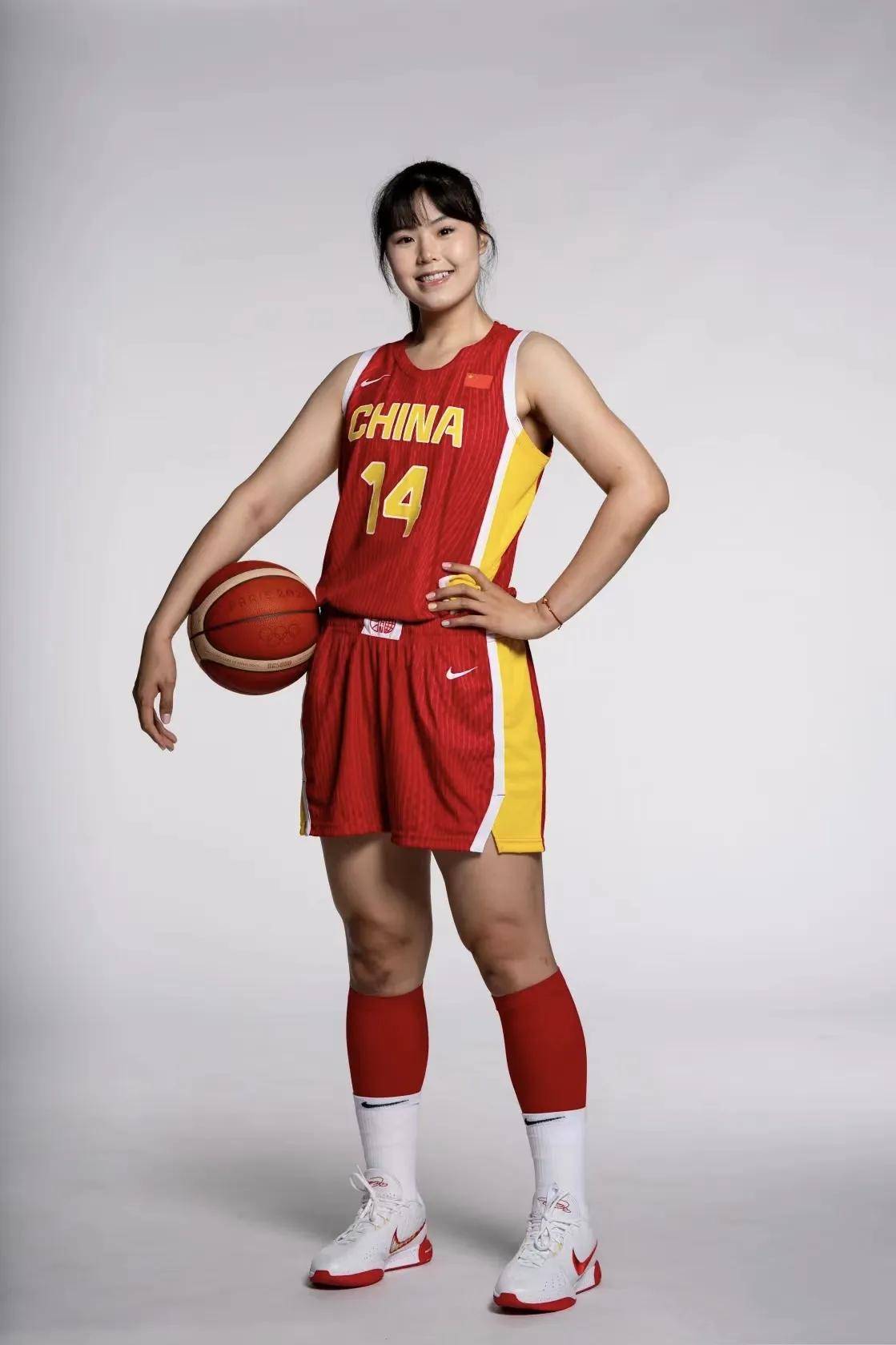 女篮世界杯亚军：中国篮球的骄傲