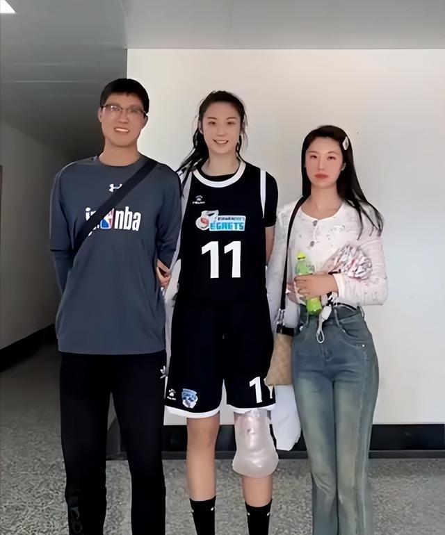 包含男篮女篮差距：为何女篮更成功？的词条
