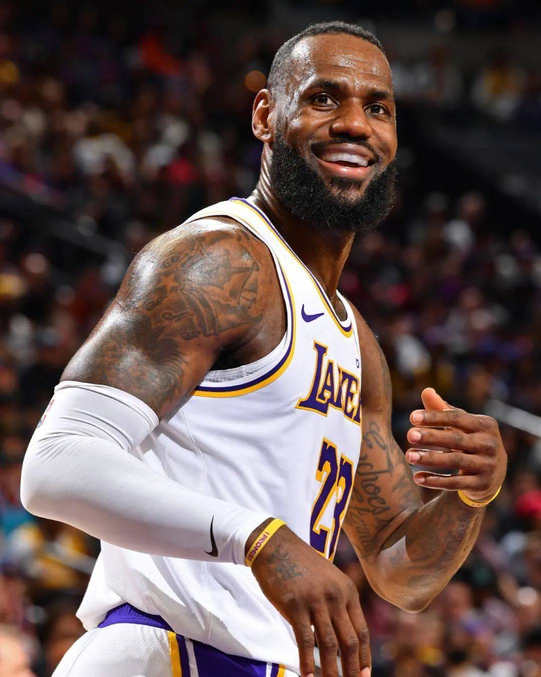詹姆斯40岁仍砍30+，成NBA最年长30+球员的简单介绍