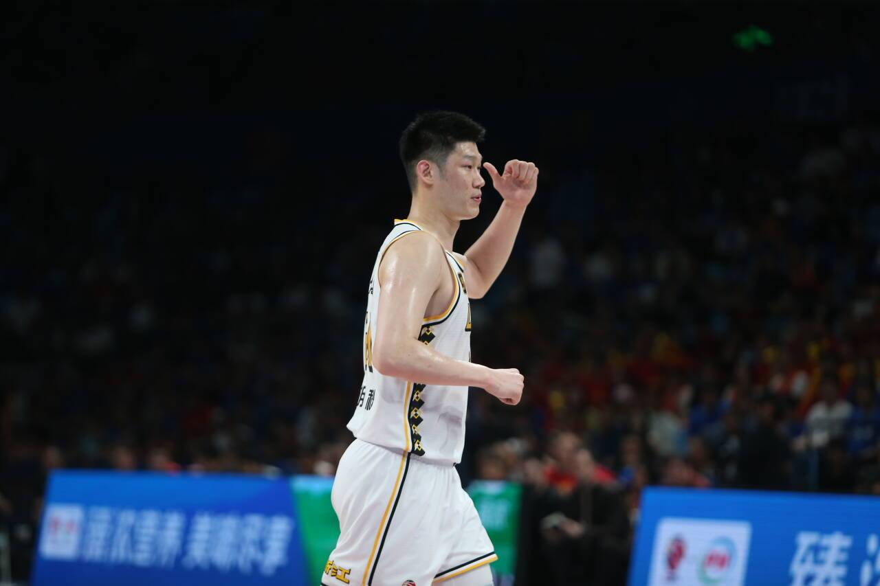 包含胡金秋：低调高效的CBA顶级内线的词条