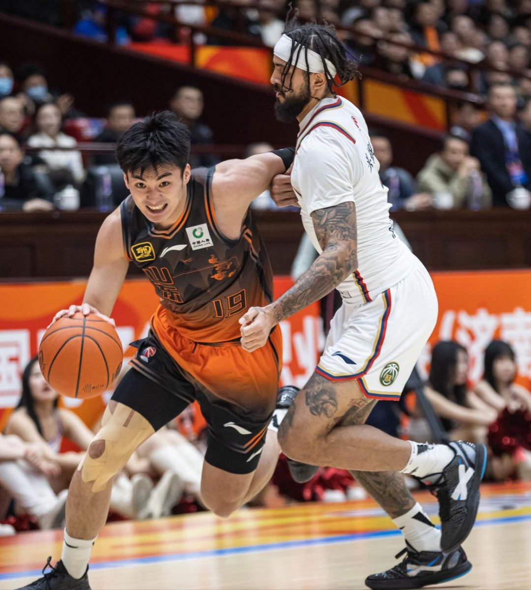 包含“CBA赛季最精彩时刻，瞬间定格在历史之中！”的词条