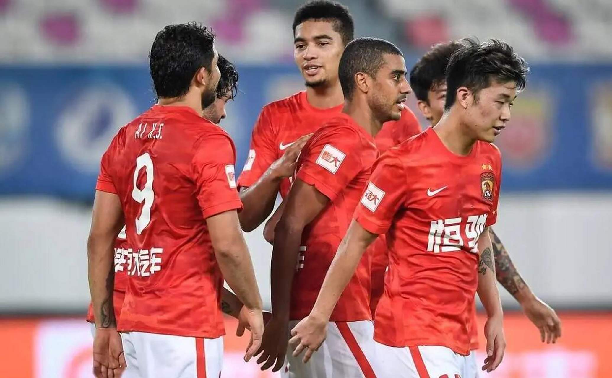 俱乐部财政危机，拖欠工资面临解散的简单介绍
